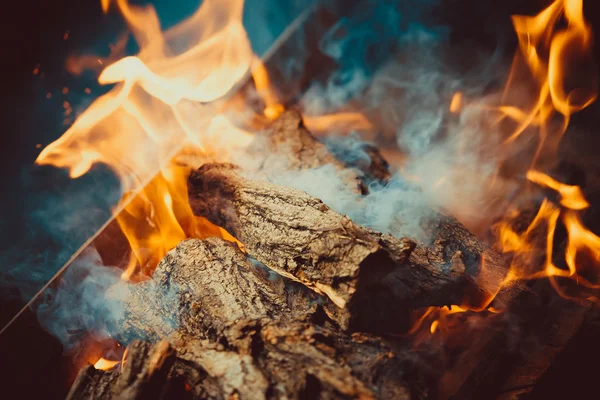 güzel yanan ateş etmek