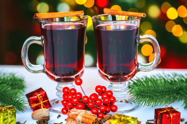 Schöne zwei Gläser Glühwein — Stockfoto