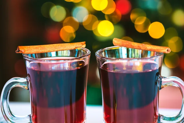 Schöne zwei Gläser Glühwein — Stockfoto