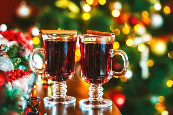 Beautiful two glasses of mulled wine — Stock fotografie