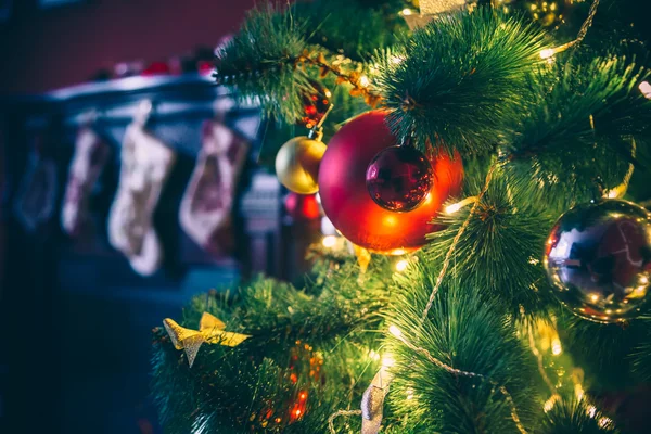 Hermoso árbol de Navidad decorado — Foto de Stock
