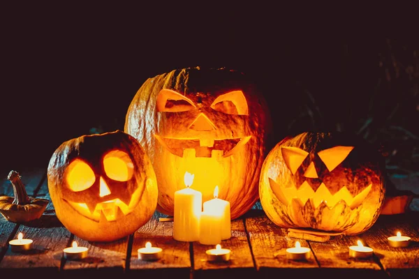 Spooky halloween kabaklar — Stok fotoğraf