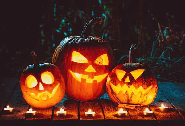 Spooky Halloweenpumpor — Stockfoto