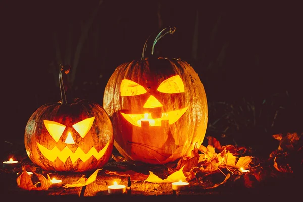 Spooky halloween pompoenen — Stockfoto