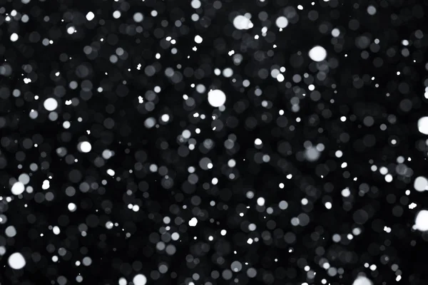 Chute de neige sur noir — Photo
