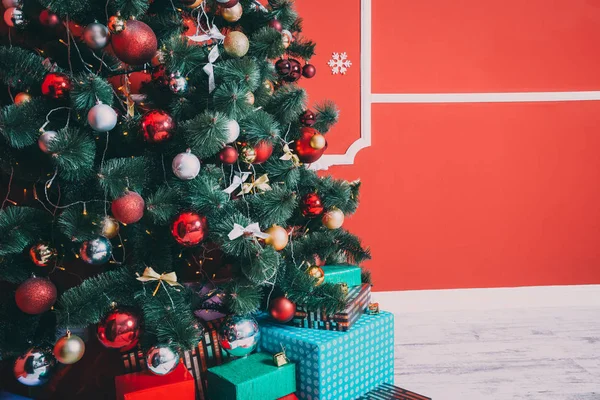 크리스마스 트리와 선물들 — 스톡 사진