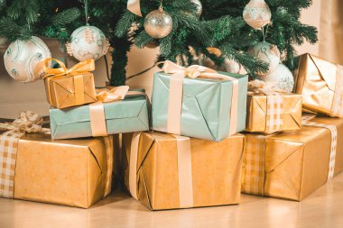 Noel ağacı ile Oda