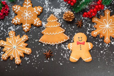 Kar ile Noel tatlılar