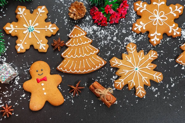 Biscuits de Noël avec neige — Photo