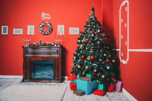 Árvore de natal e presentes — Fotografia de Stock