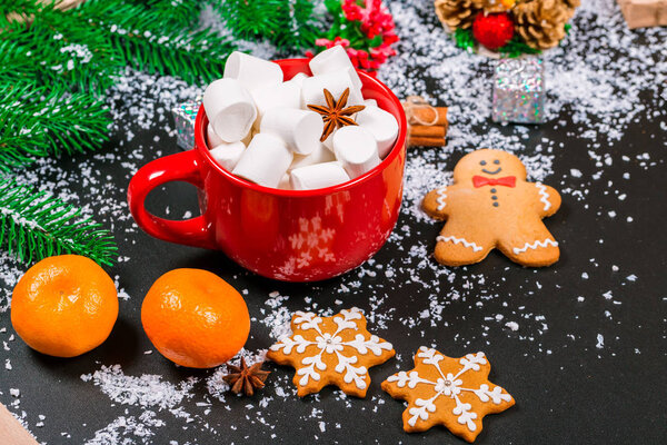Cup of marshmallows, gingerbread and Christmas decor