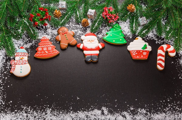 Weihnachtsplätzchen mit Zapfen — Stockfoto