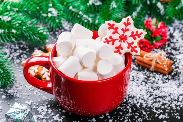 Cup of marshmallows and  fir decorations — Stock Photo, Image