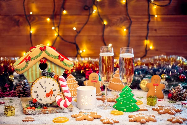 Weihnachtsplätzchen und Tannenfestdekoration — Stockfoto