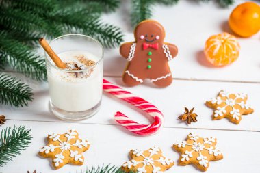 Zencefilli kurabiye adam süt ile