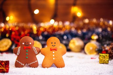 Kar ve süslemeleri Noel kek