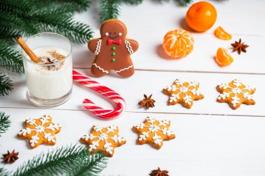 Zencefilli kurabiye adam süt ile 