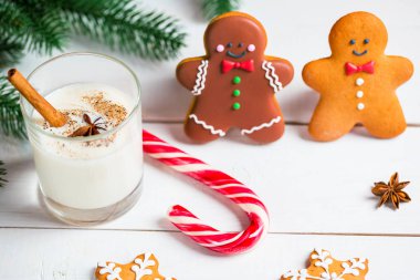 Zencefilli kurabiye adam süt ile 