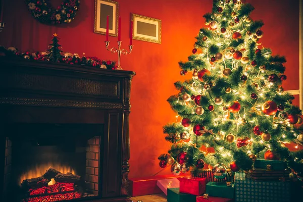 Salón de Navidad con Árbol de Navidad —  Fotos de Stock