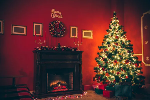 Salón de Navidad con Árbol de Navidad — Foto de Stock