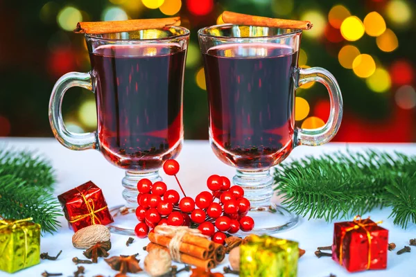 Zwei Gläser Glühwein — Stockfoto