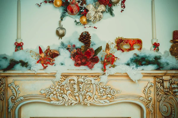 Weihnachten dekorative Girlande mit Tannenzweigen — Stockfoto