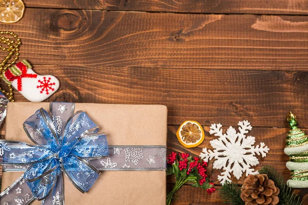 Regalo di Natale, arredamento, pigne — Foto Stock