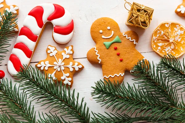 Maison délicieux biscuits de pain d'épice de Noël — Photo