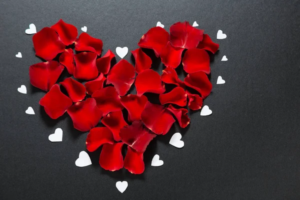 Red heart from rose petals — Stock Photo, Image