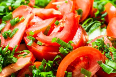yeşil soğan domates salatası