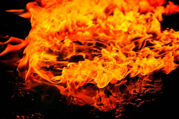 Gyönyörű égő tűz lángja — Stock Fotó
