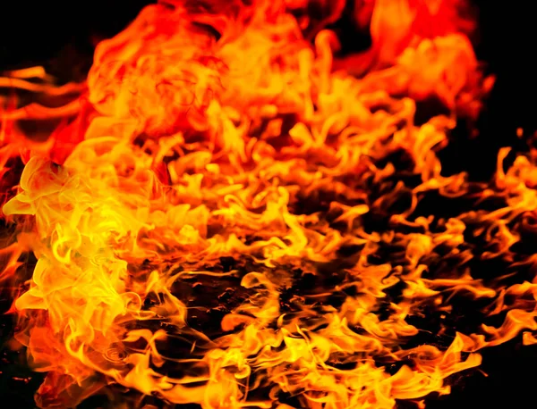 Schöne brennende Feuerflamme — Stockfoto