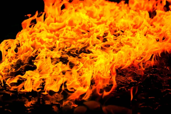 Schöne brennende Feuerflamme — Stockfoto