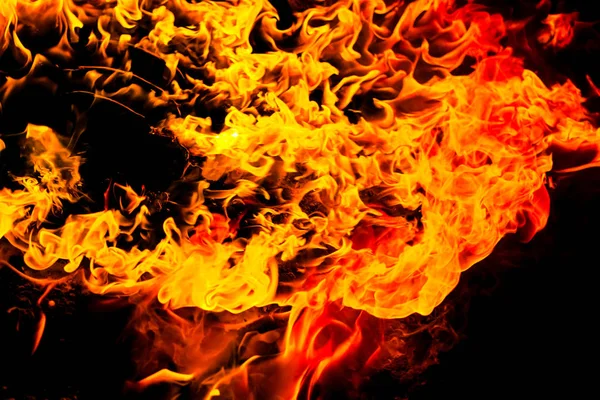 Гарний палаючий вогонь полум'я — стокове фото