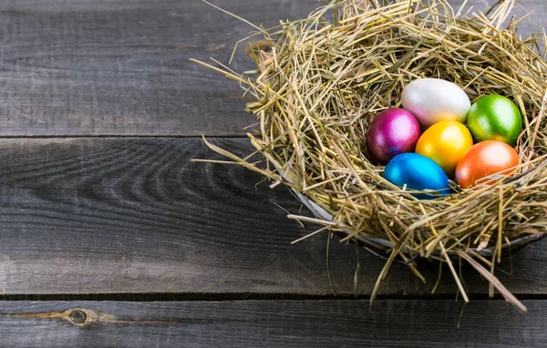 Huevos de Pascua en el nido — Foto de Stock