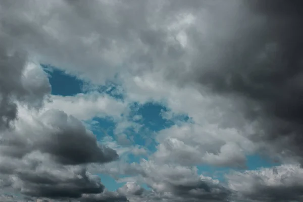 Nuvens escuras fundo — Fotografia de Stock