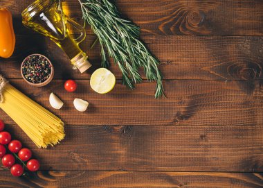 Spagetti, cherry domates, zeytin yağı