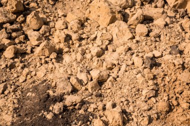 Kil ve kum yüzeyi ocağında. 