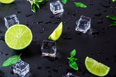 kireç dilimleri ile ve buz küpleri 