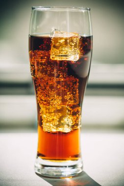 Buz küplerinde cam o Cola