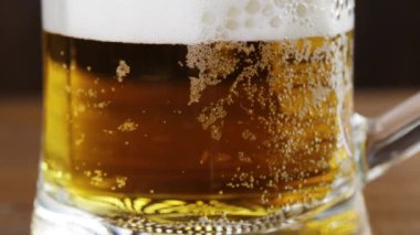 yakın çekim bira kabarcıklar 