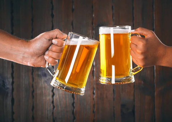 İki arkadaş gözlük ile kızartma  