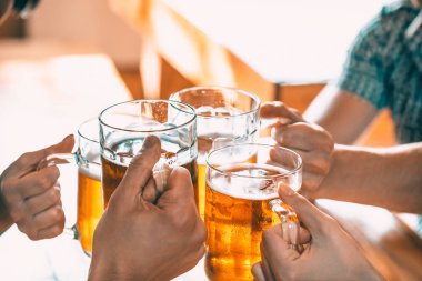 arkadaşlar gözlük ile kızartma  