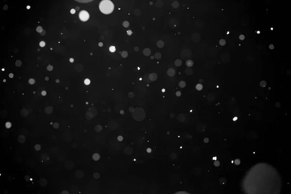 Neve caduta su sfondo nero. — Foto Stock