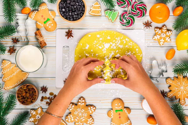 Cooking Christmas gingerbread cookies — Stock Photo, Image