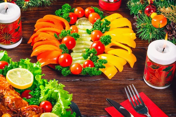 Mesa de Navidad para cenar con carnes asadas —  Fotos de Stock