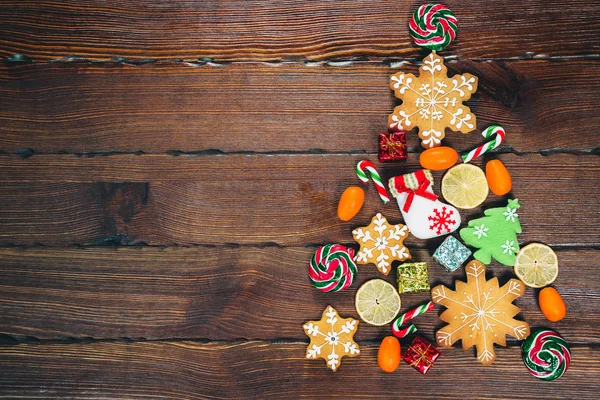 Árvore Natal Com Doces Bolos Gengibre Doces Decorações Tradicionais Velho — Fotografia de Stock