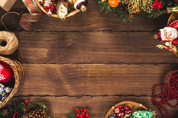 Kerstmis Achtergrond Met Giften Speelgoed Peperkoek Cookies Oude Houten Achtergrond — Stockfoto