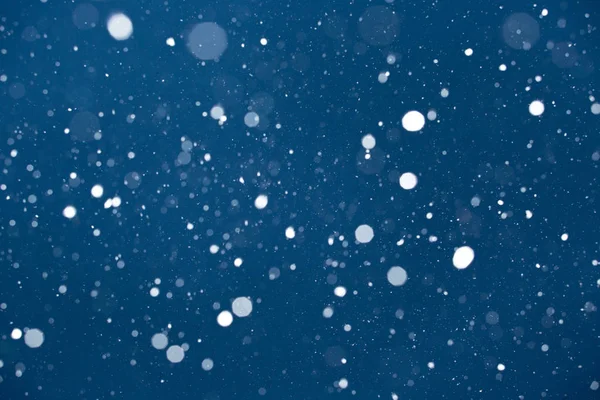 Falling snow on blue background. — Stock Photo, Image