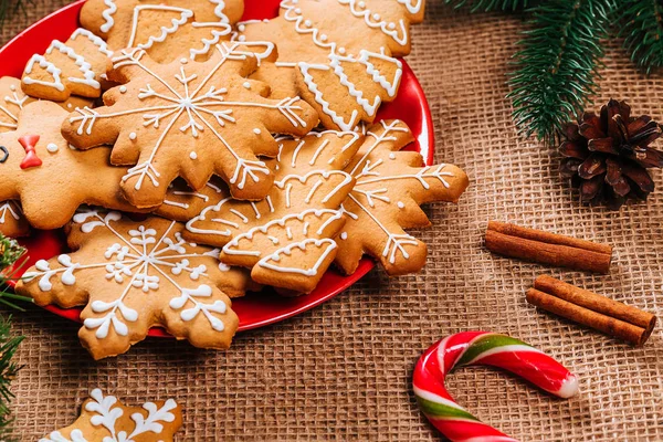 Christmas Gingerbread Cookies Homemade Red Plate Branches Christmas Tree New — Stock Photo, Image